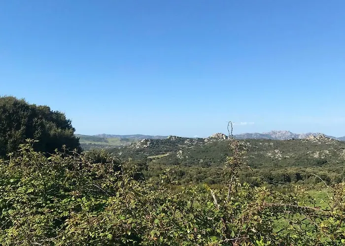 לינה וארוחת בוקר La Tasgia 3*