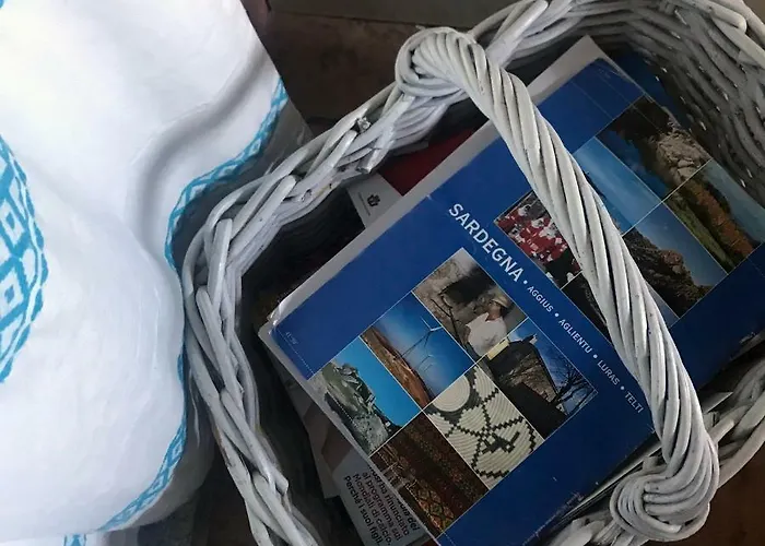 לינה וארוחת בוקר La Tasgia 3*