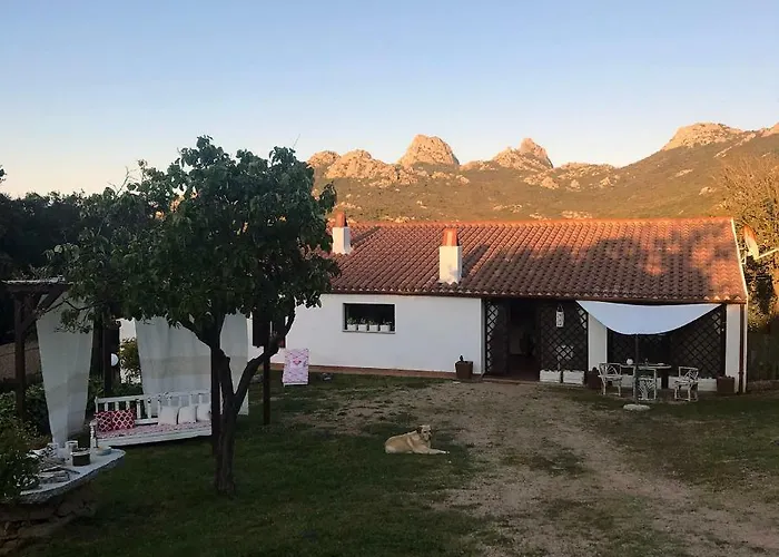 לינה וארוחת בוקר La Tasgia 3*